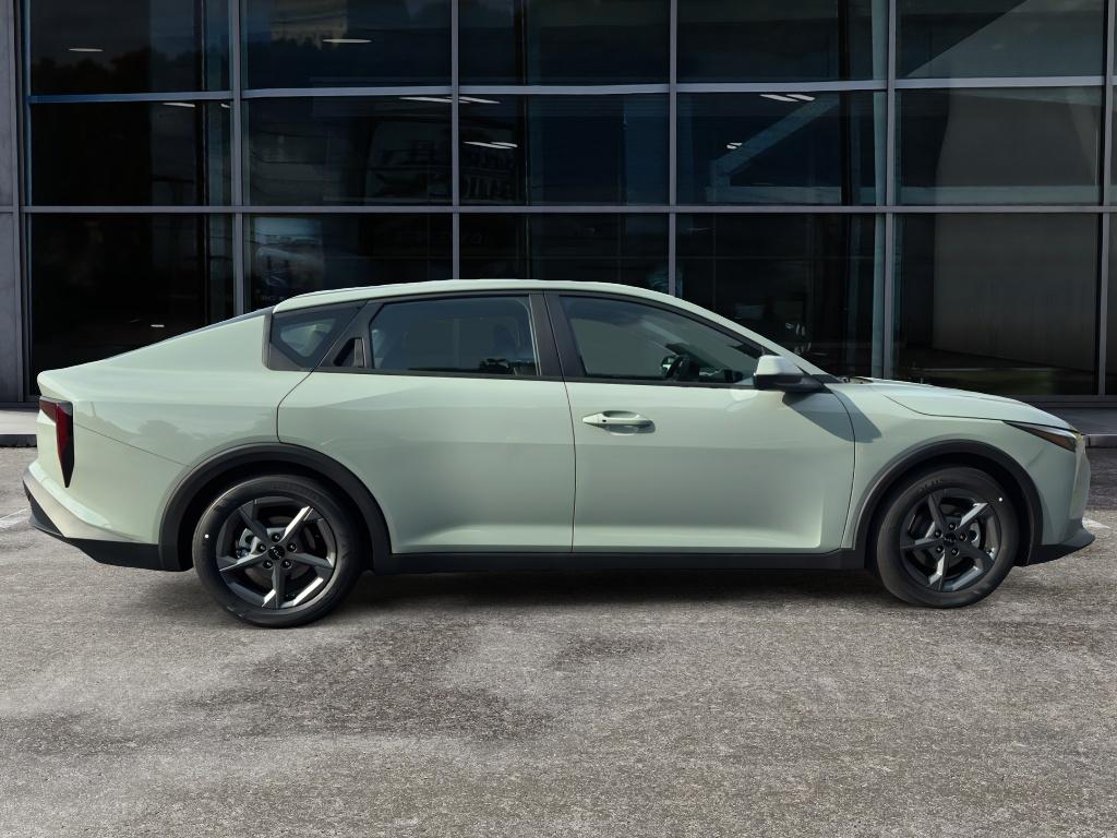 2025 Kia K4 LXS photo 4