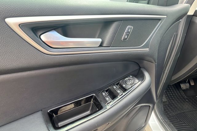 2019 Ford Edge SEL photo 32