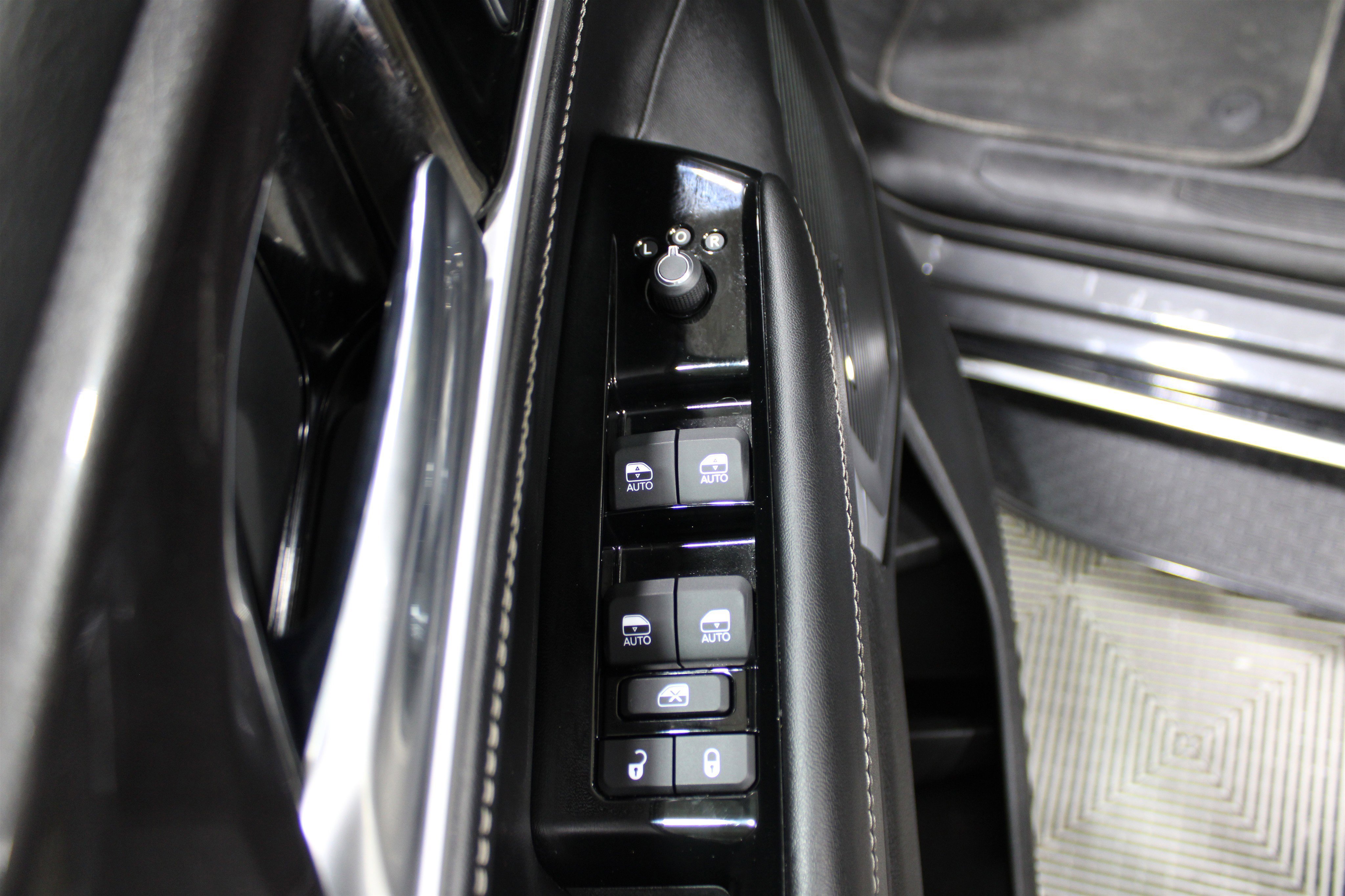 2024 Jeep Wagoneer Base photo 3