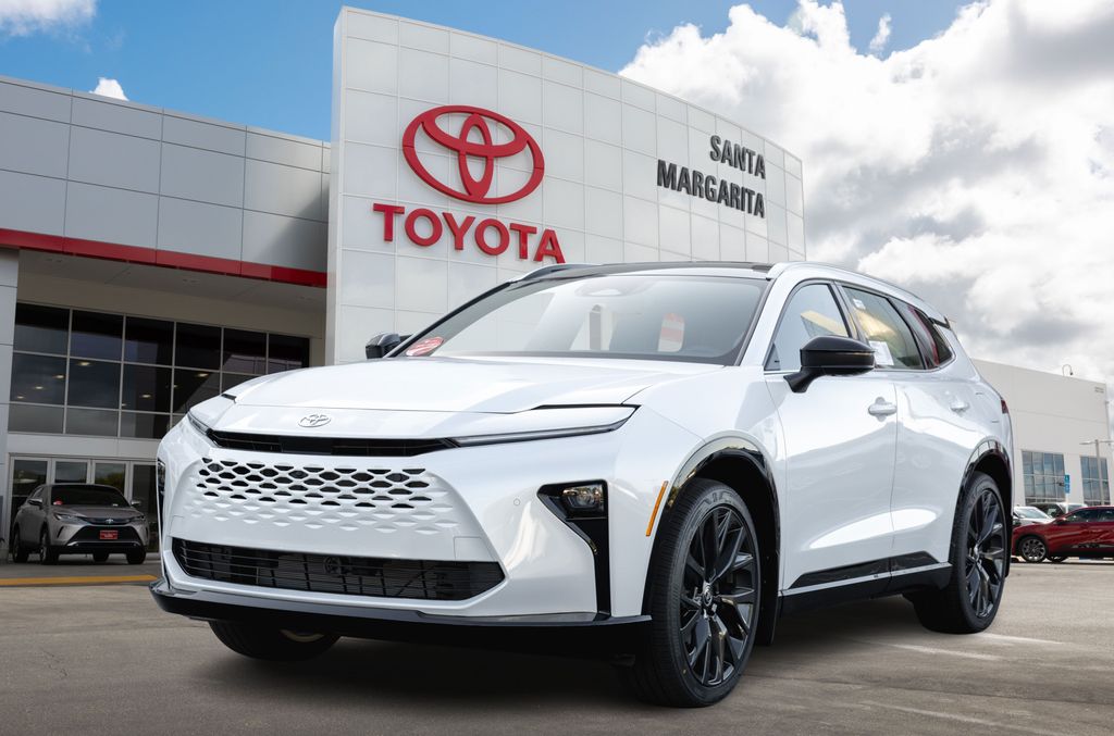 2025 Toyota Crown Signia Limited's photo