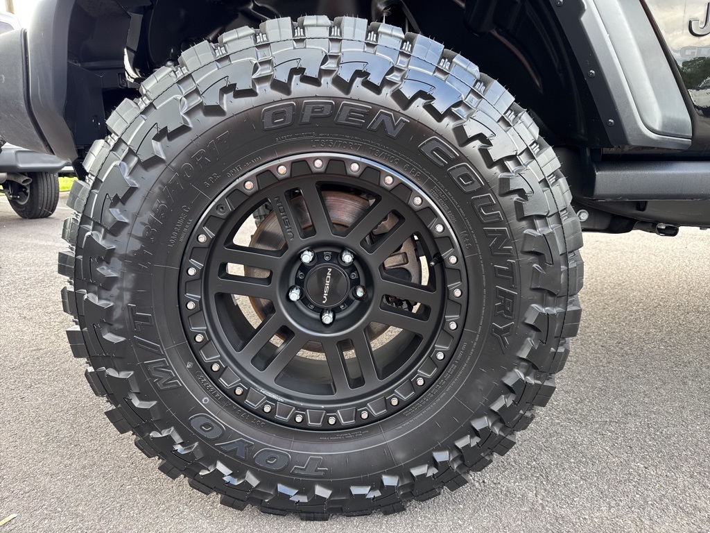 2020 Jeep Gladiator Sport photo 14