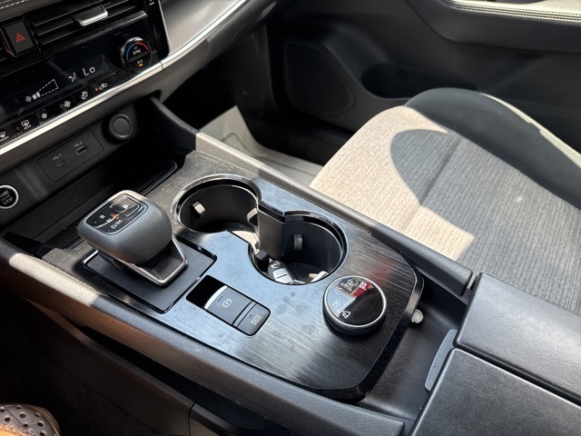 2021 Nissan Rogue SV photo 29