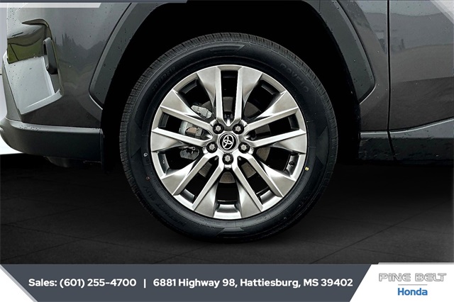 2024 Toyota RAV4 XLE Premium photo 7