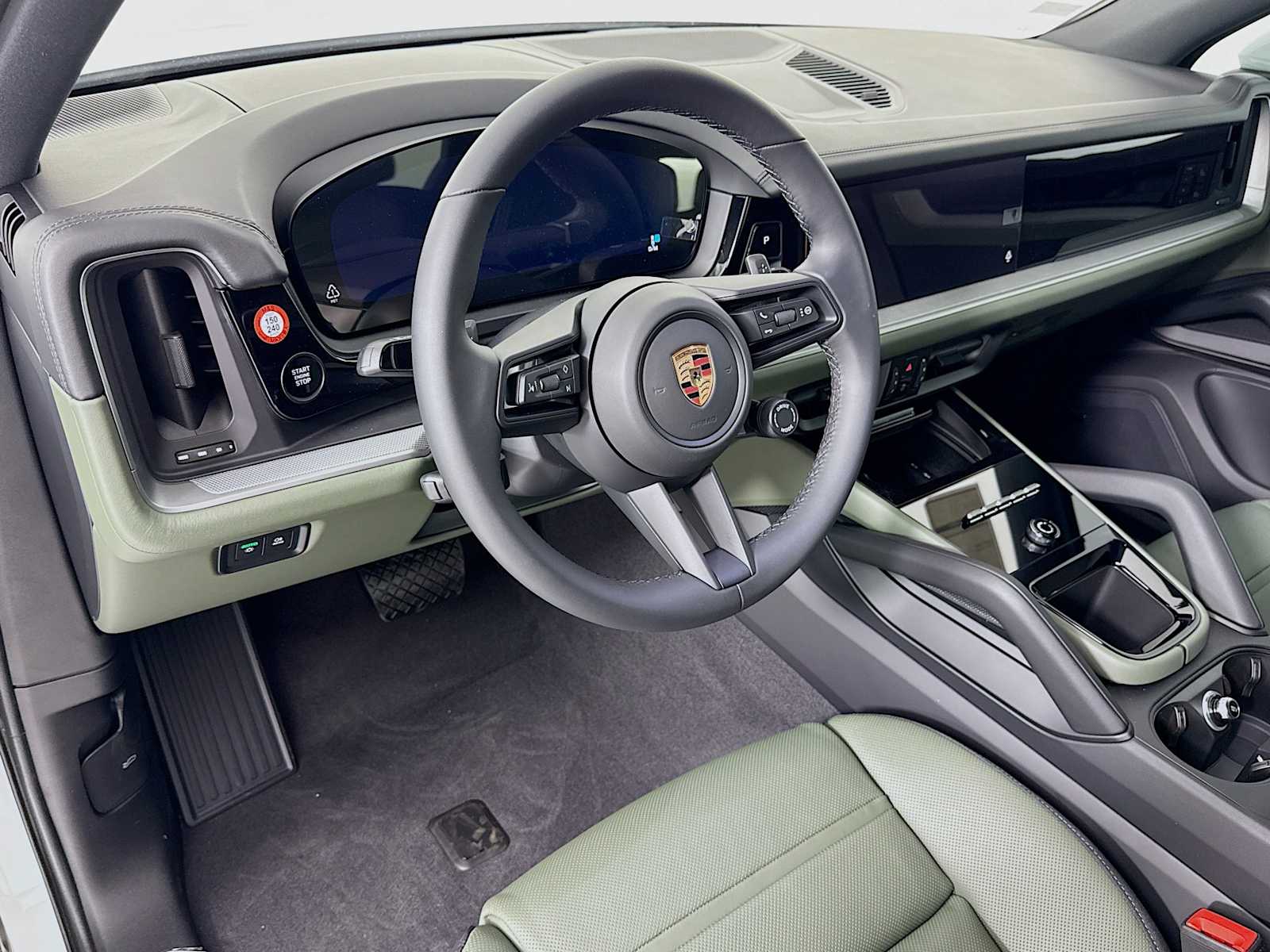 2025 Porsche Cayenne photo 4