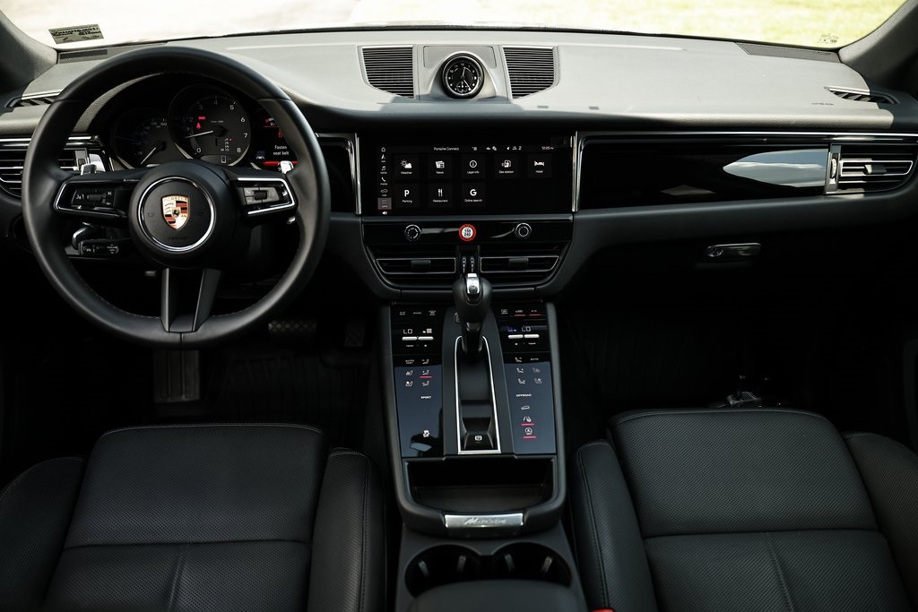 2024 Porsche Macan T photo 29