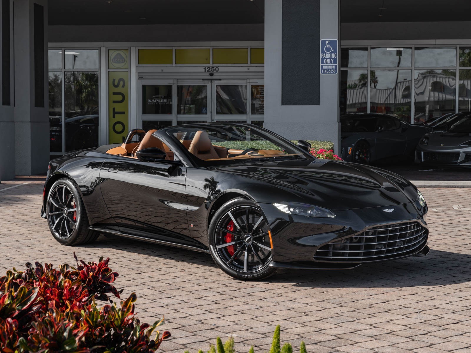 2021 Aston Martin Vantage photo 12