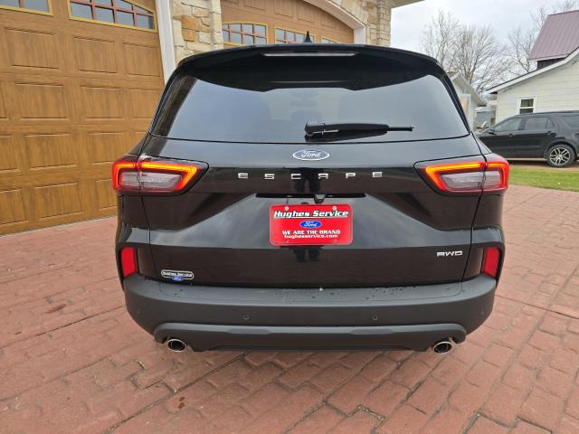 2026 Ford Escape ST-Line photo 4