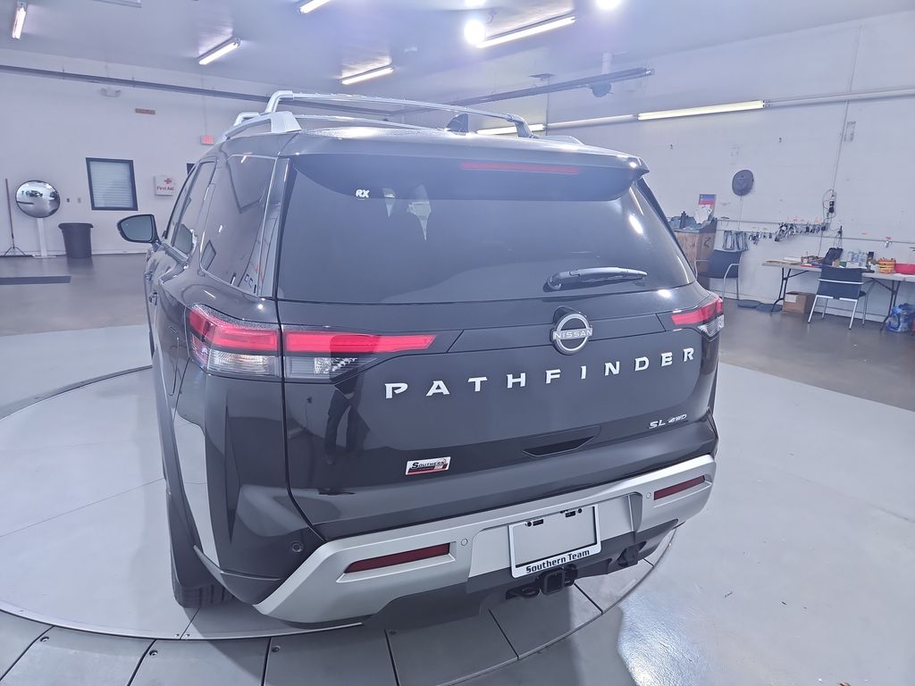 2025 Nissan Pathfinder SL photo 3