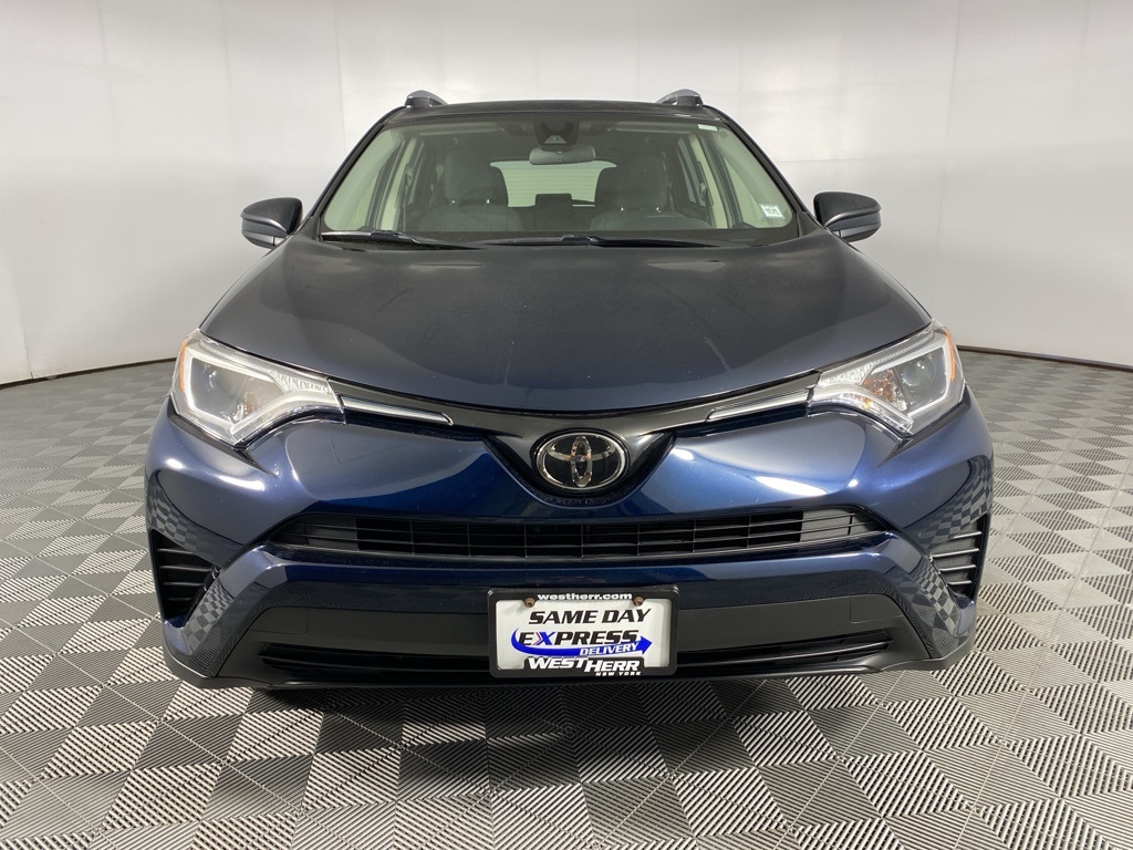 2018 Toyota RAV4 LE photo 10