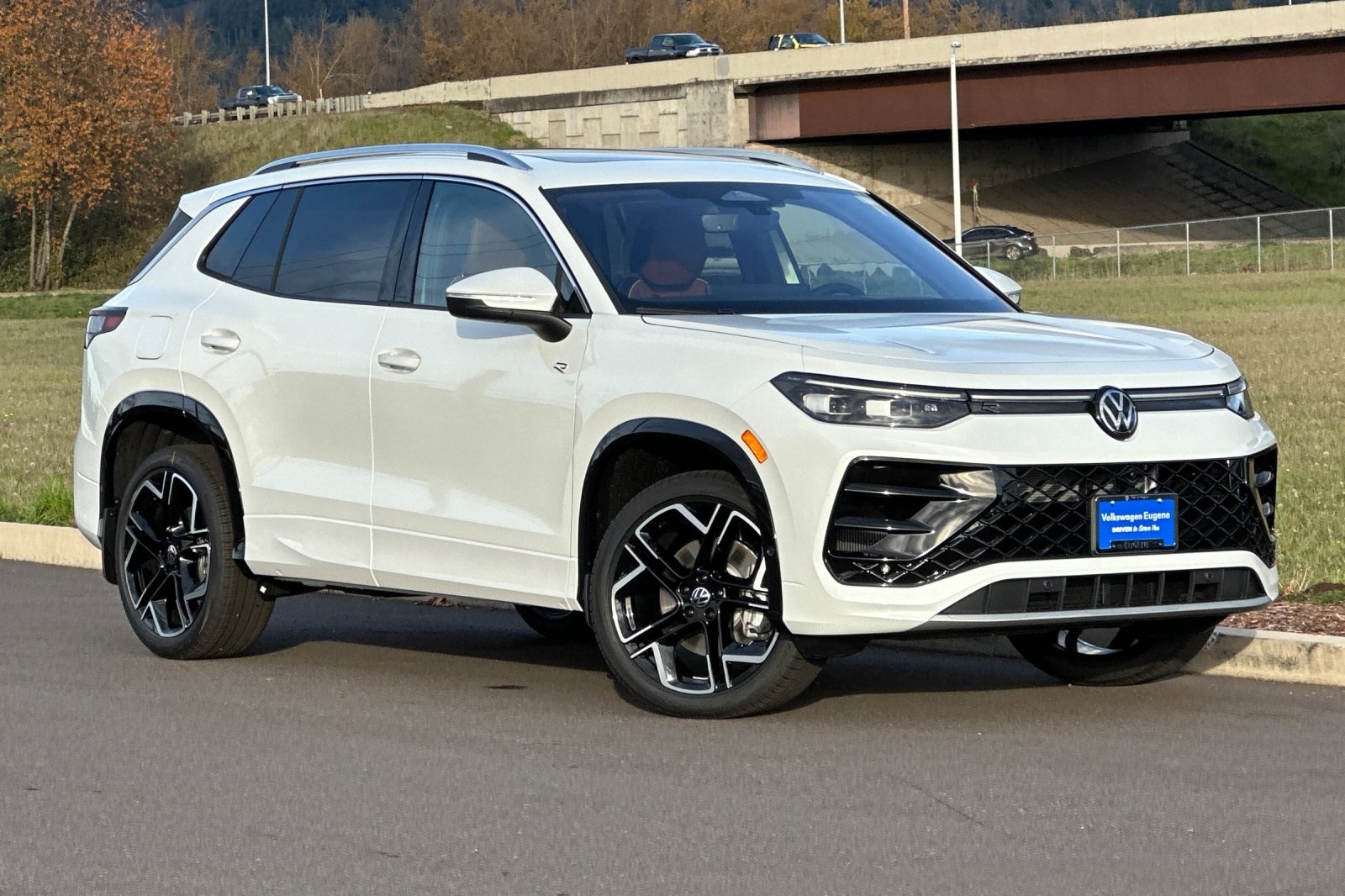 2026 Volkswagen Tiguan SEL R-LINE TURBO's photo