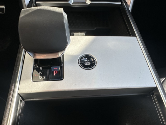 2025 Land Rover Range Rover SE photo 7