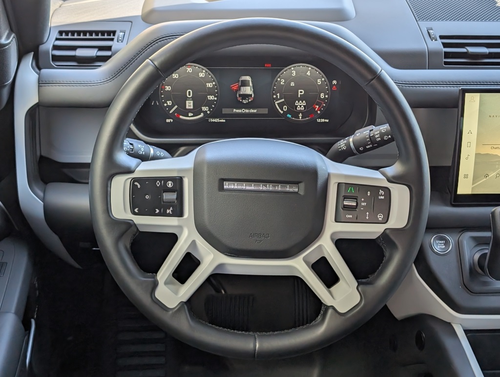 2025 Land Rover Defender 110 X-Dynamic SE photo 18