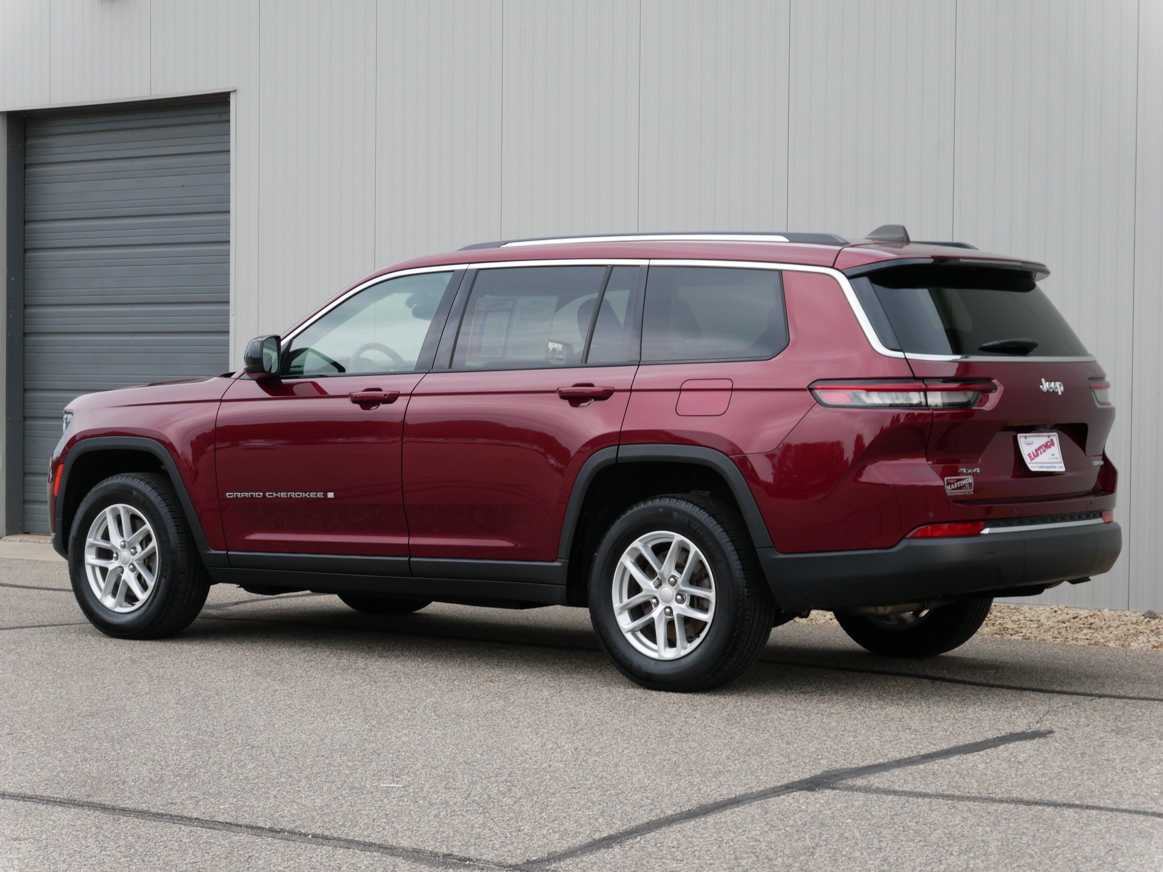 2023 Jeep Grand Cherokee Laredo photo 3