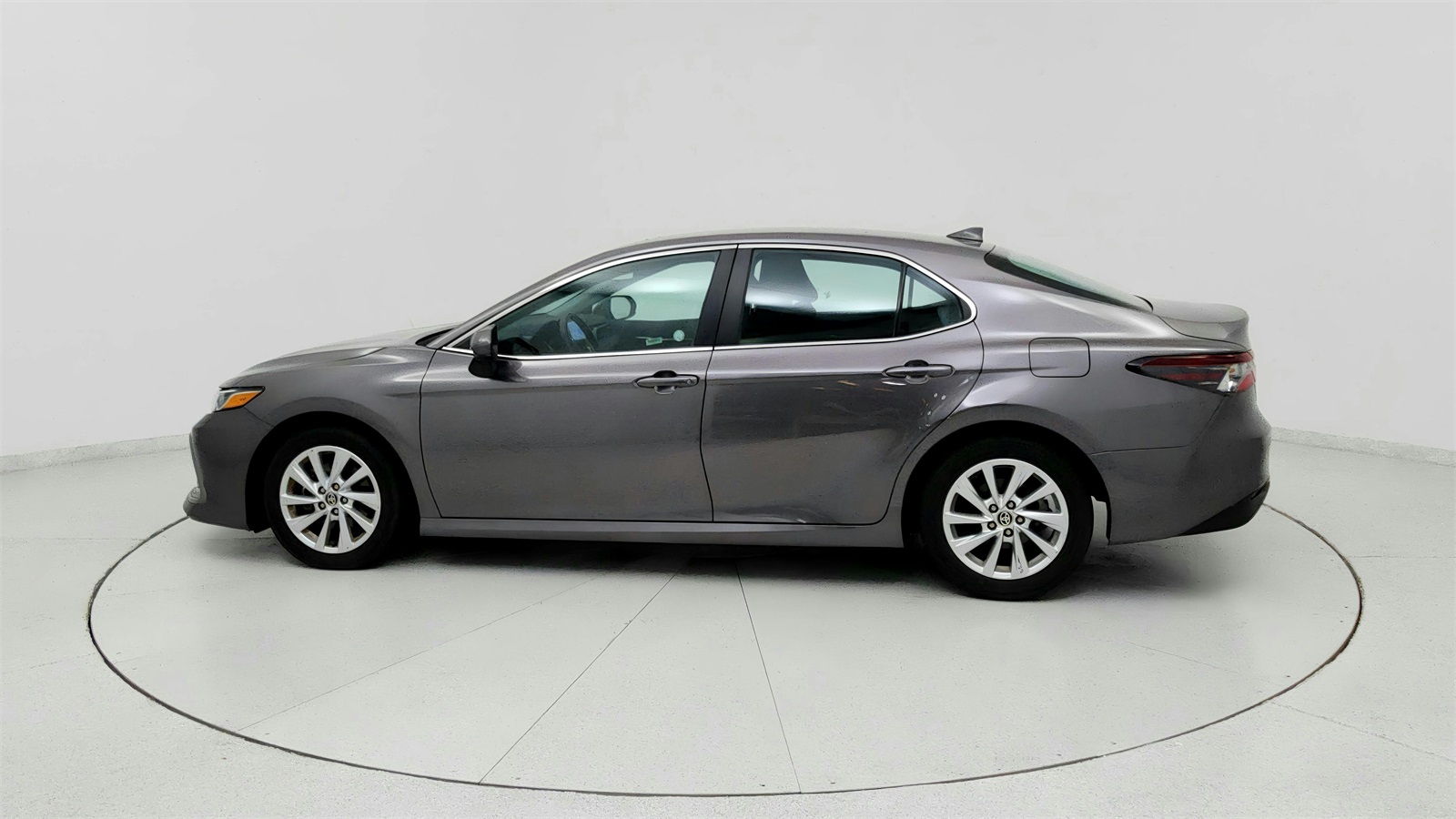 2024 Toyota Camry LE photo 4