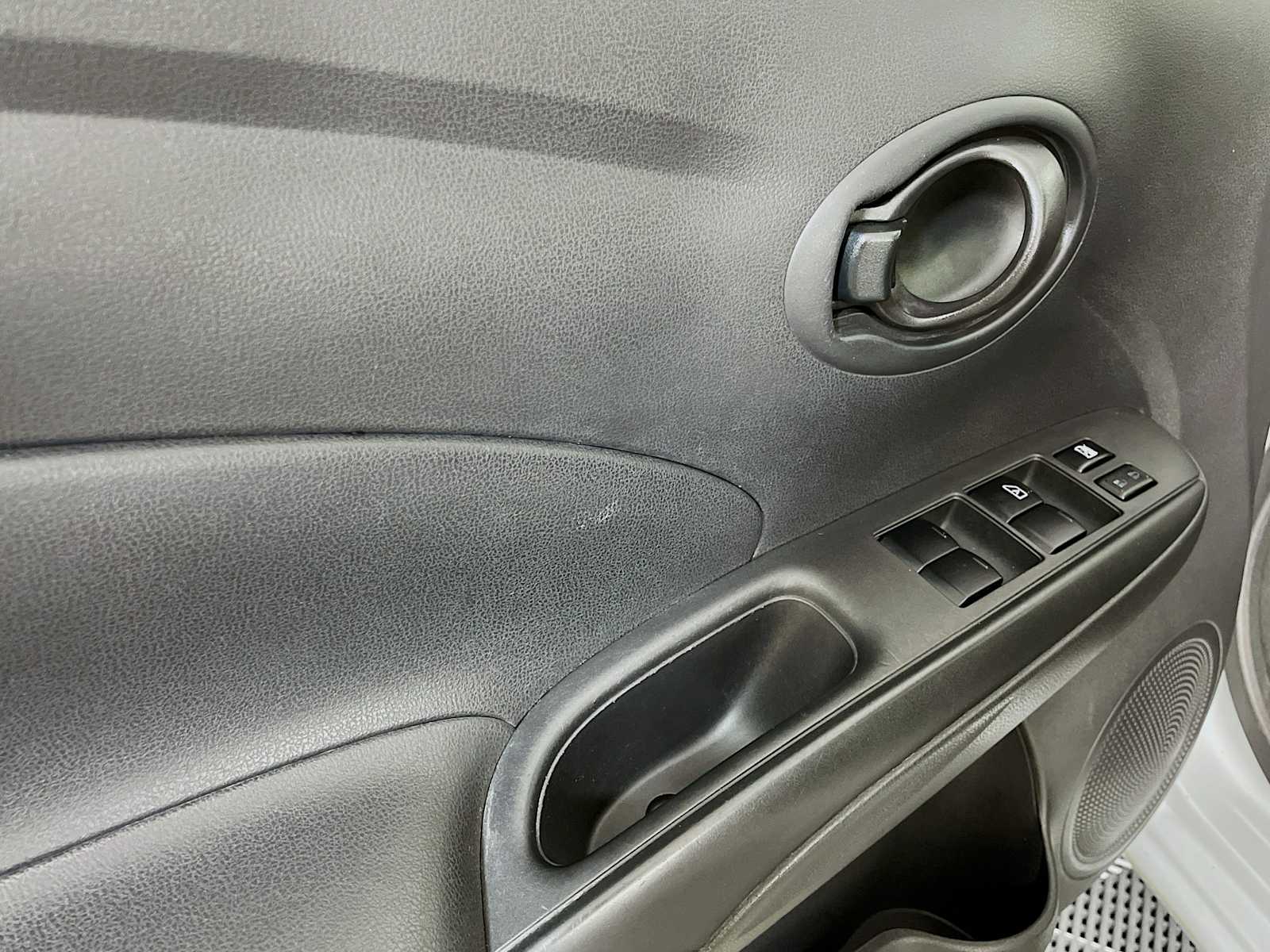 2012 Nissan Versa SV photo 14