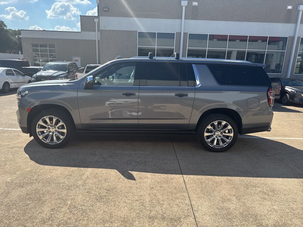 2021 Chevrolet Suburban Premier photo 2