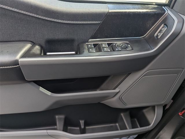 2023 Ford F-150 Lightning XLT photo 28