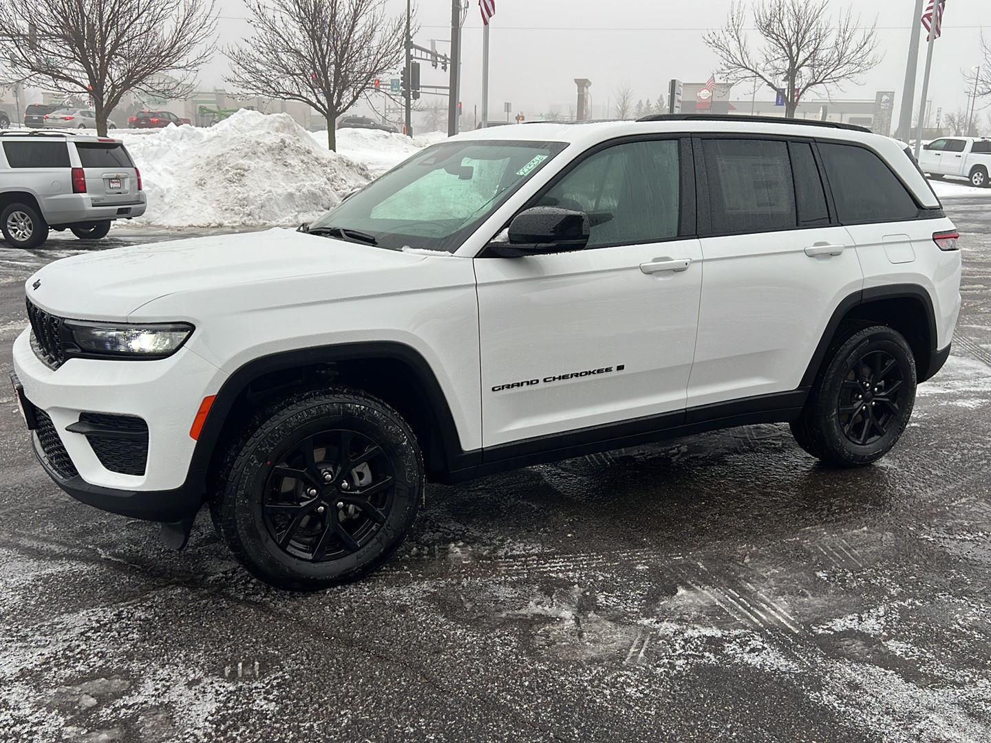 2025 Jeep Grand Cherokee Altitude's photo