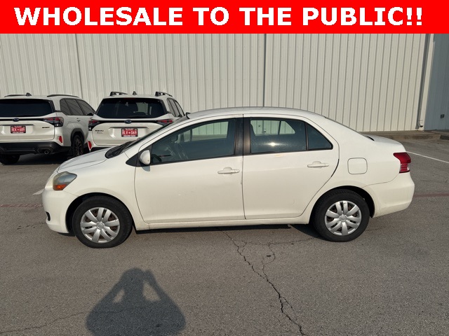 2011 Toyota Yaris Base photo 5
