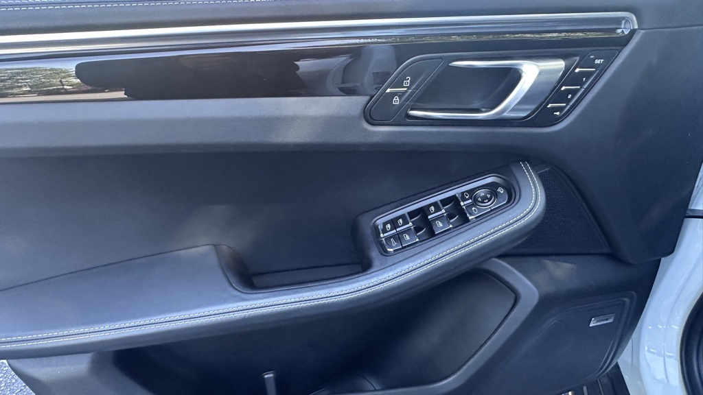 2023 Porsche Macan S photo 7