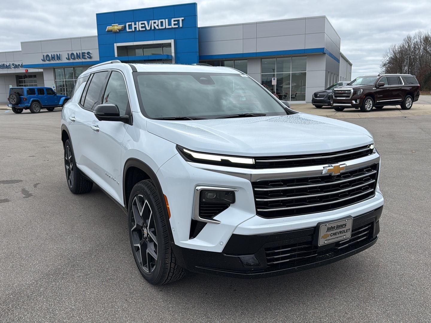 2026 Chevrolet Traverse High Country photo 2