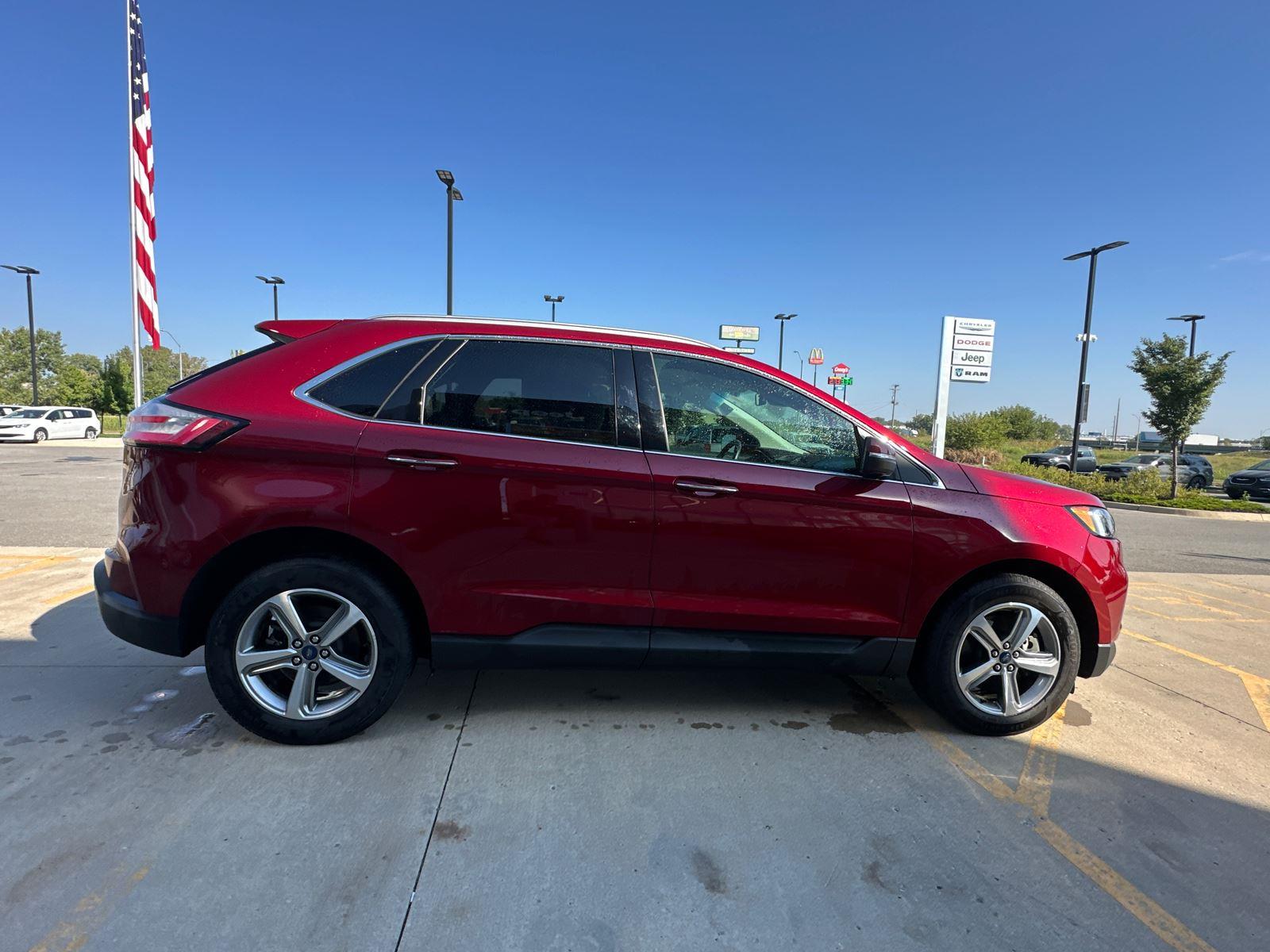 2019 Ford Edge Titanium photo 3