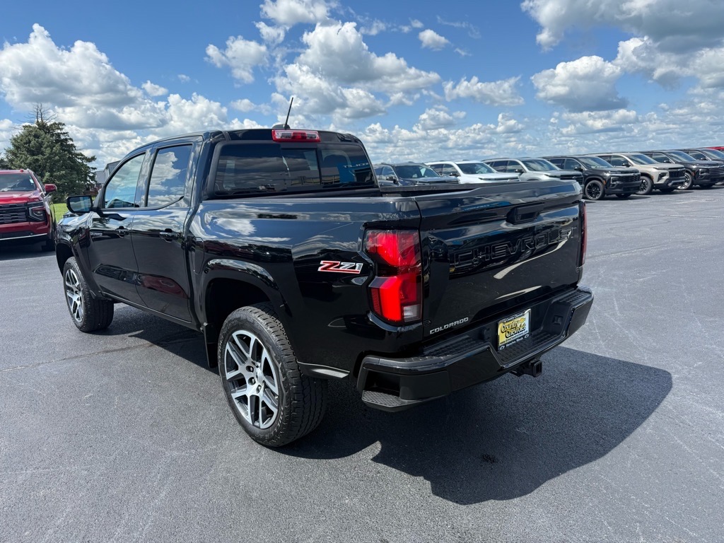2024 Chevrolet Colorado Z71 photo 3