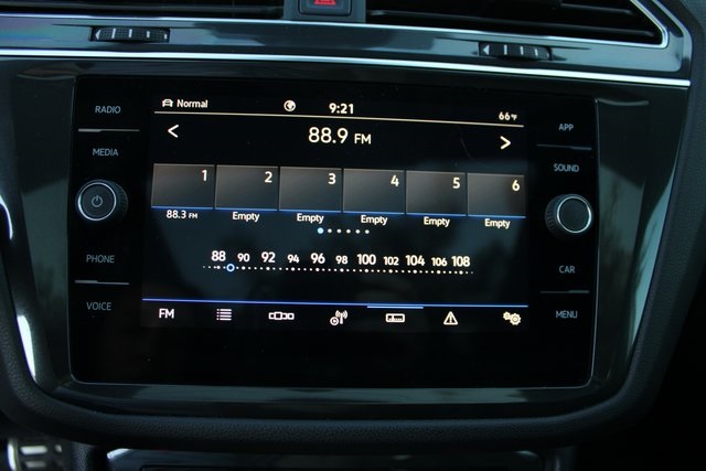 2023 Volkswagen Tiguan SE R-Line Black photo 24
