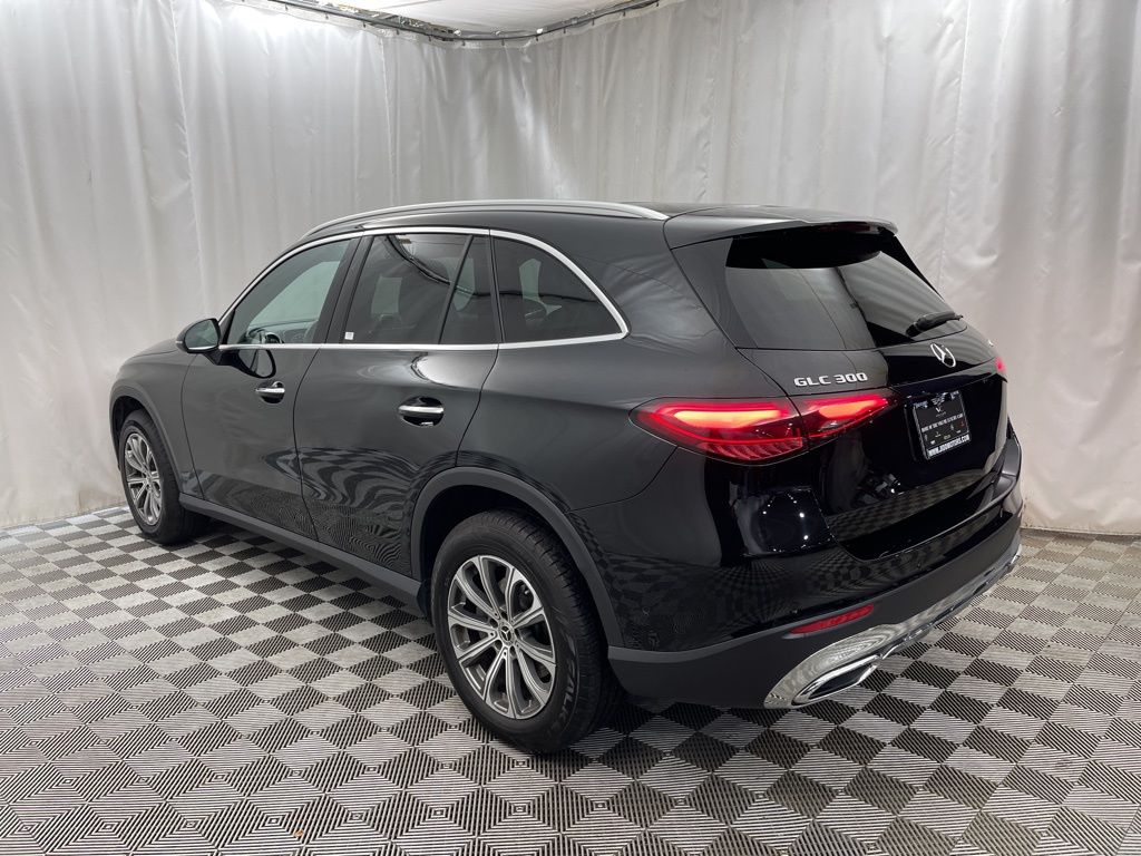 2024 Mercedes Benz GLC 300 4MATIC photo 4