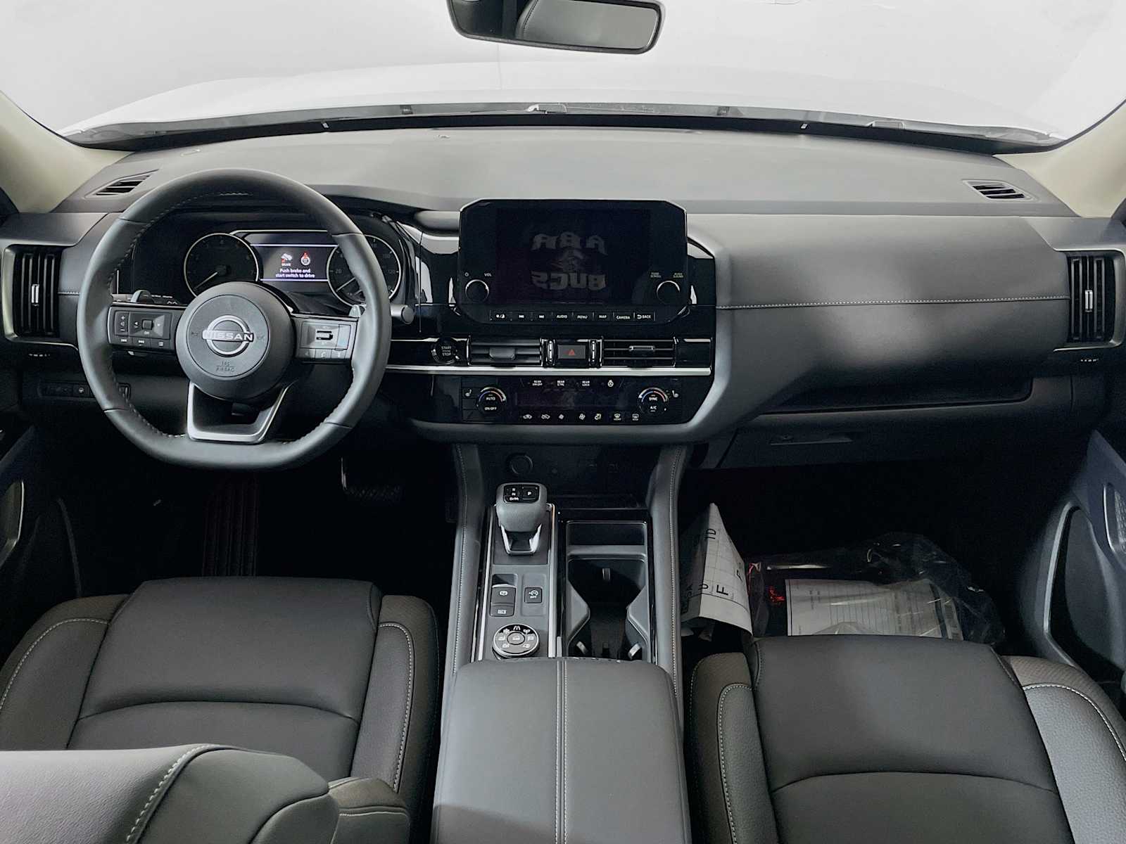 2025 Nissan Pathfinder SL photo 3