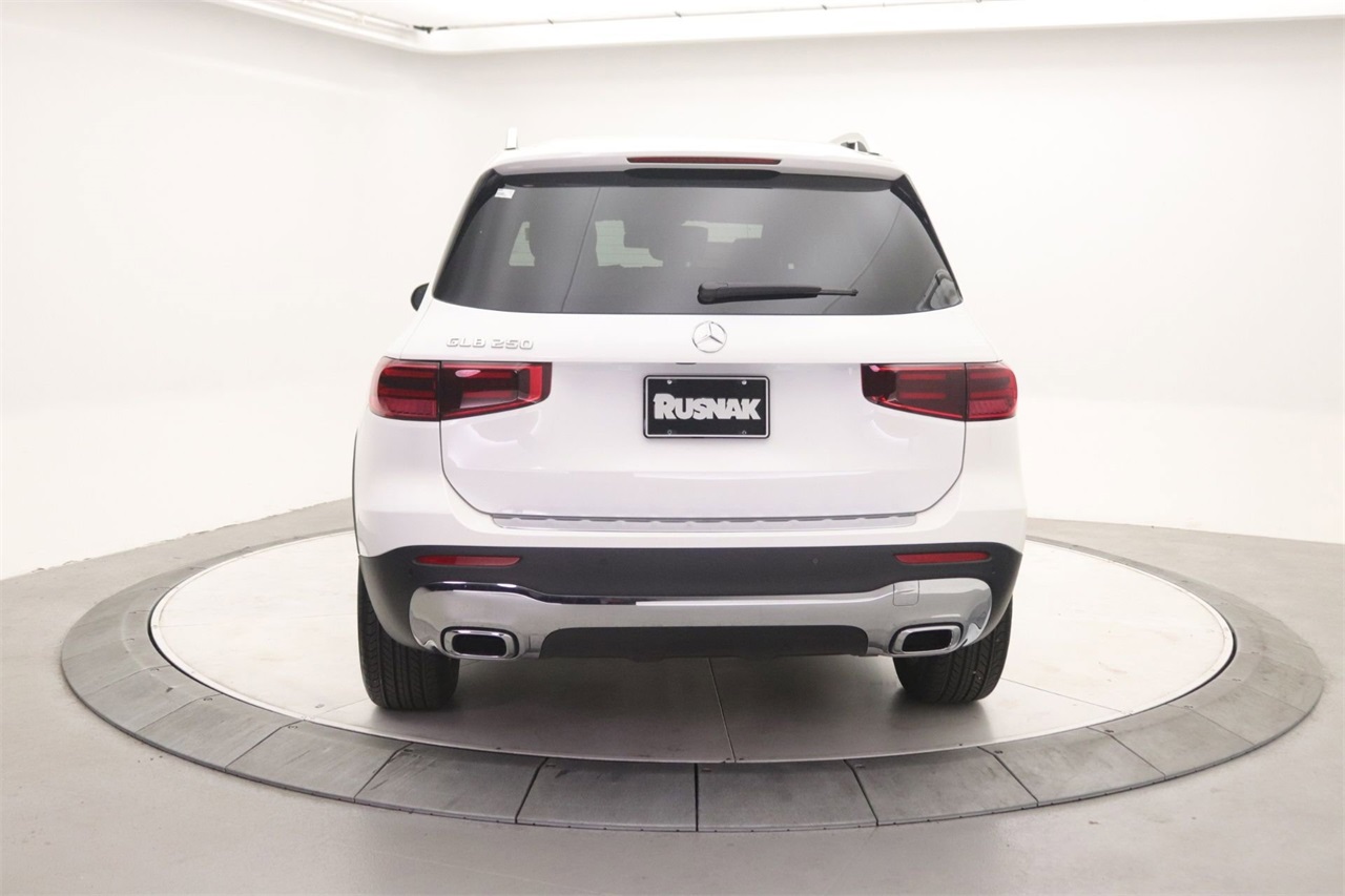 2025 Mercedes Benz GLB 250 photo 2