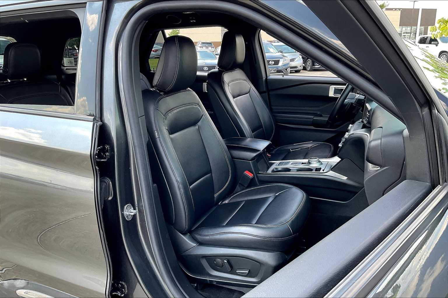 2020 Ford Explorer XLT photo 7