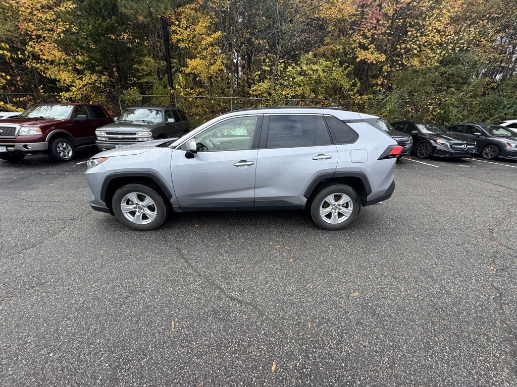 2019 Toyota RAV4 XLE photo 2