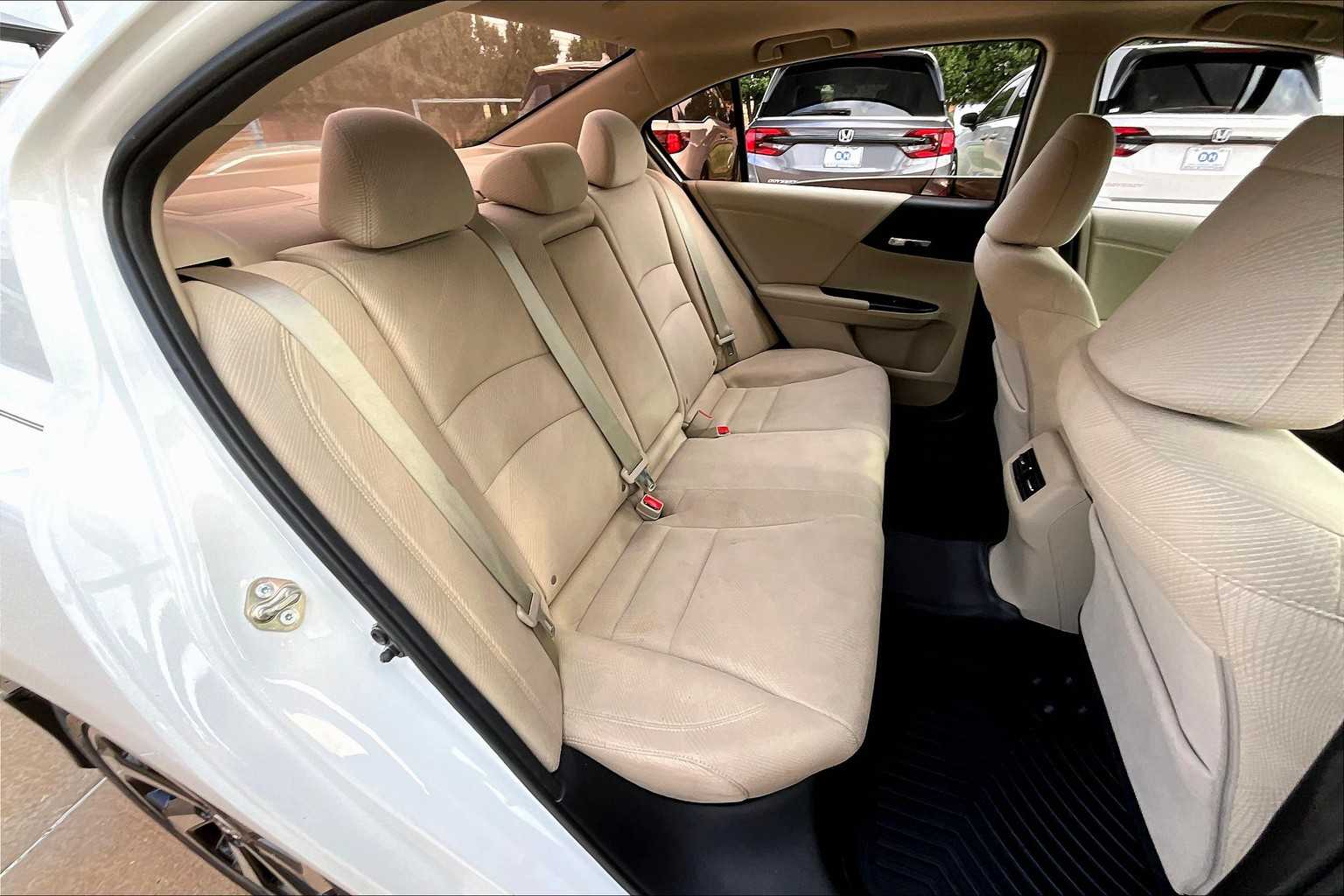 2017 Honda Accord EX photo 17