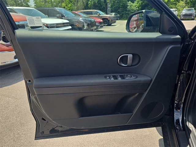 2025 Hyundai Ioniq 5 SE photo 13