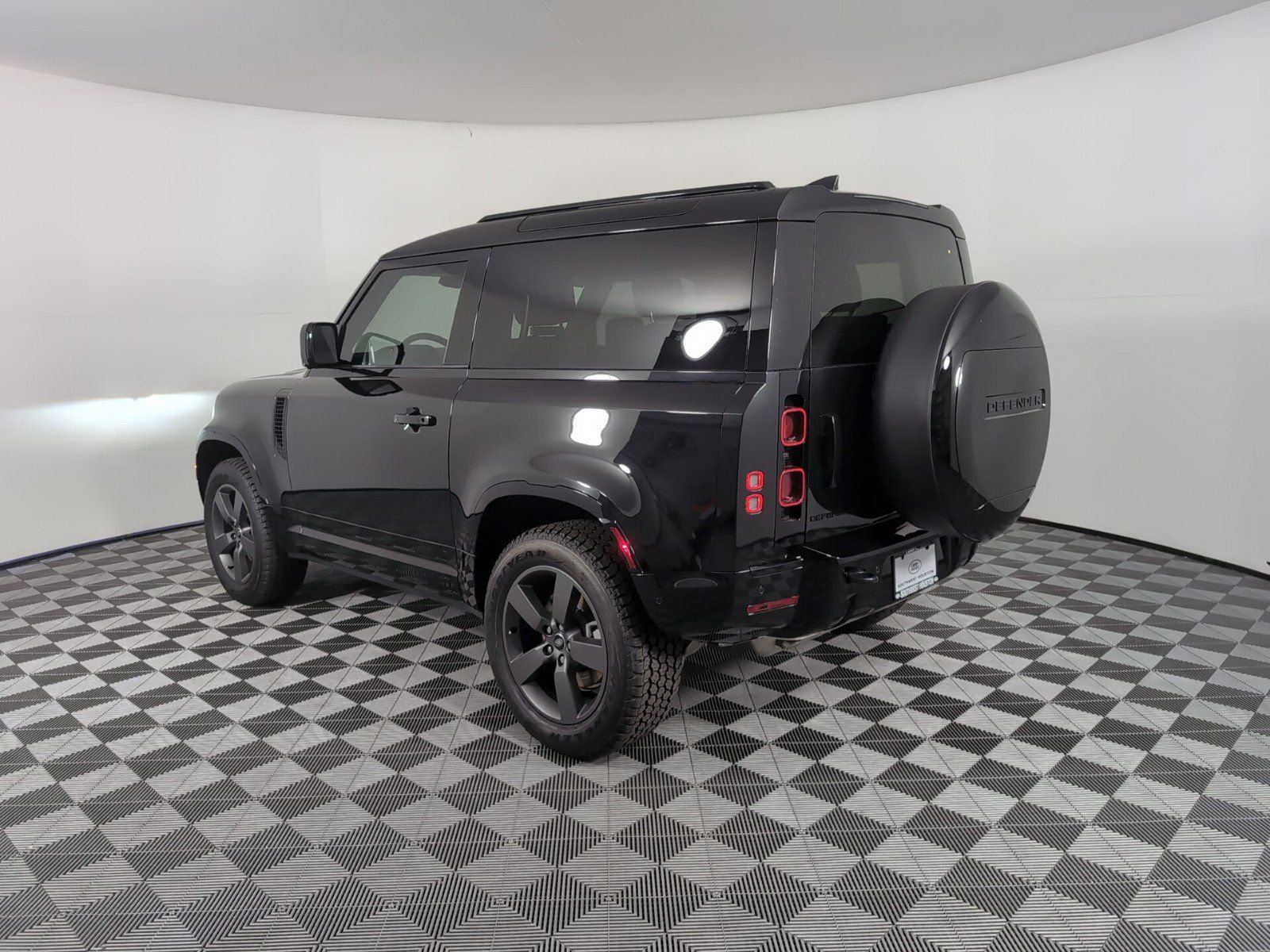 2025 Land Rover Defender 90 X-Dynamic SE photo 3