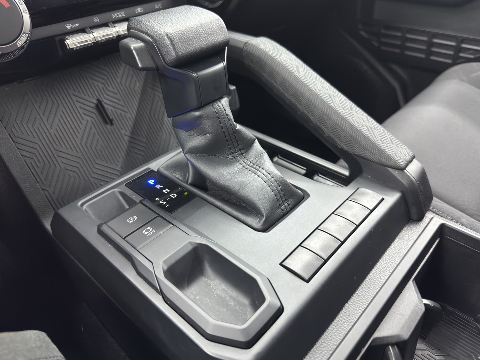 2024 Toyota Tacoma SR XtraCab photo 32