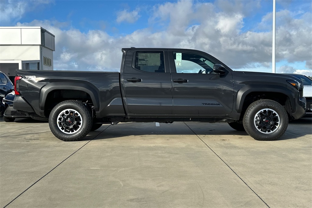 2025 Toyota Tacoma TRD Off-Road Double Cab photo 3