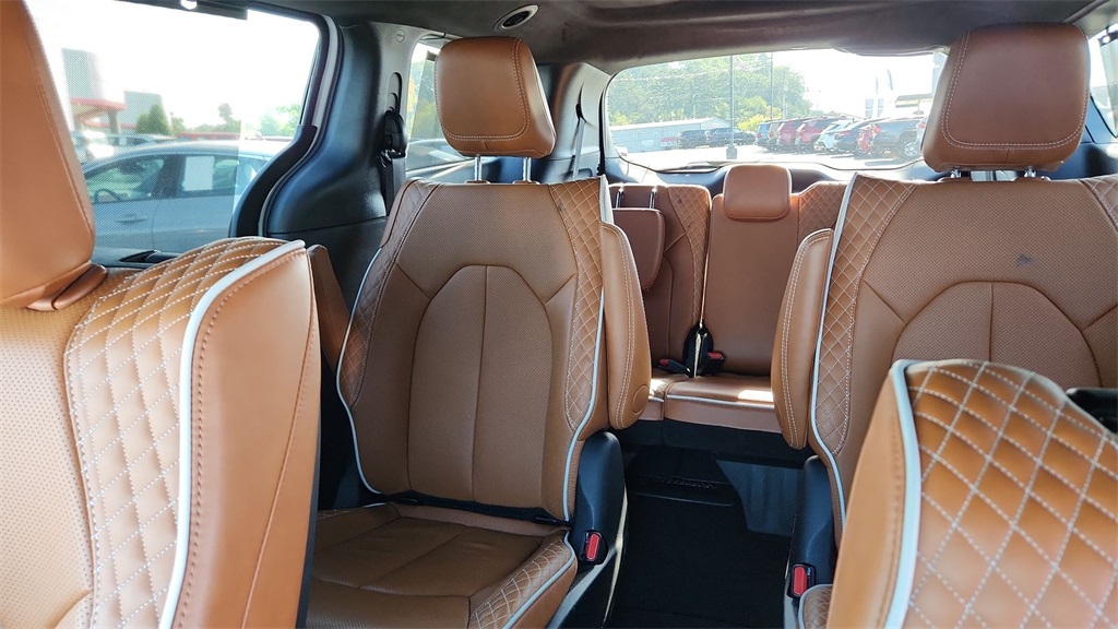 2024 Chrysler Pacifica Pinnacle photo 12