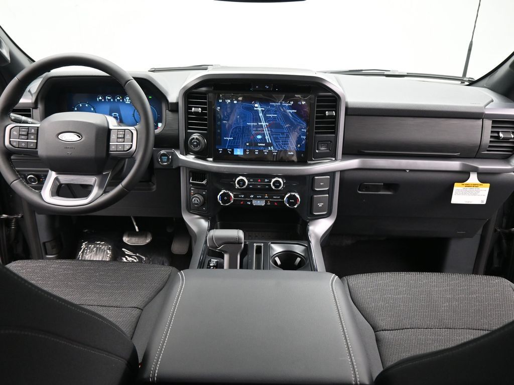 2025 Ford F-150 XLT photo 18