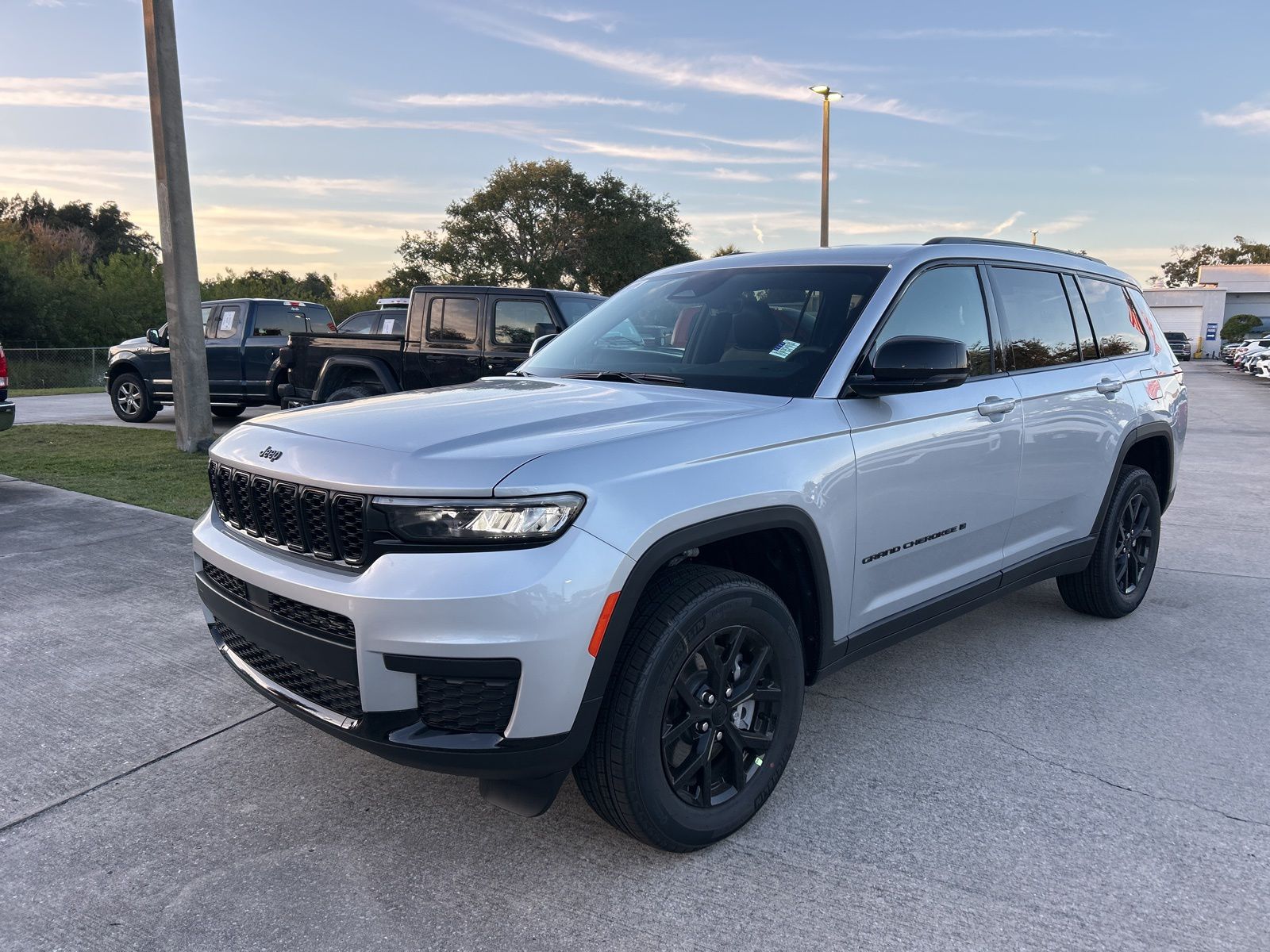 2025 Jeep Grand Cherokee L Altitude's photo
