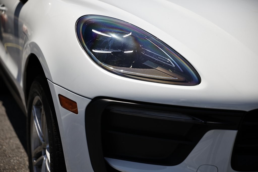 2024 Porsche Macan T photo 16