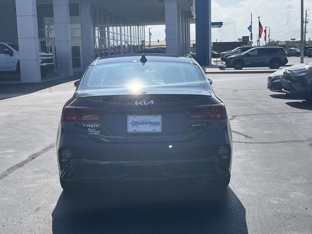 2022 Kia Forte GT-Line photo 6