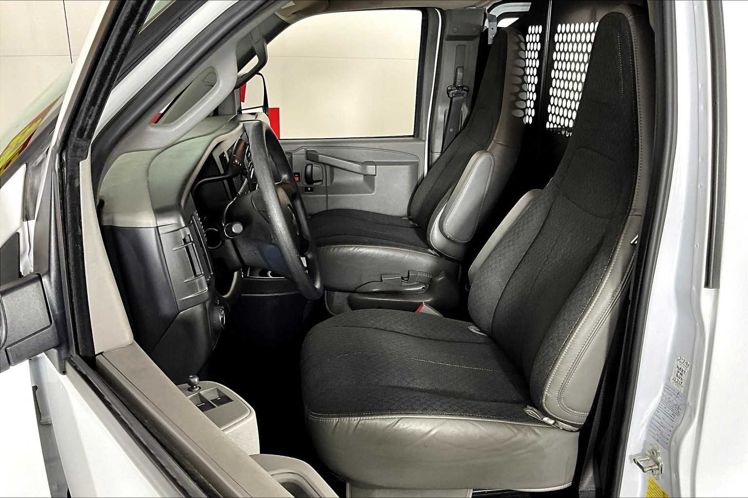 2023 Gmc Savana Cargo 2500 photo 6