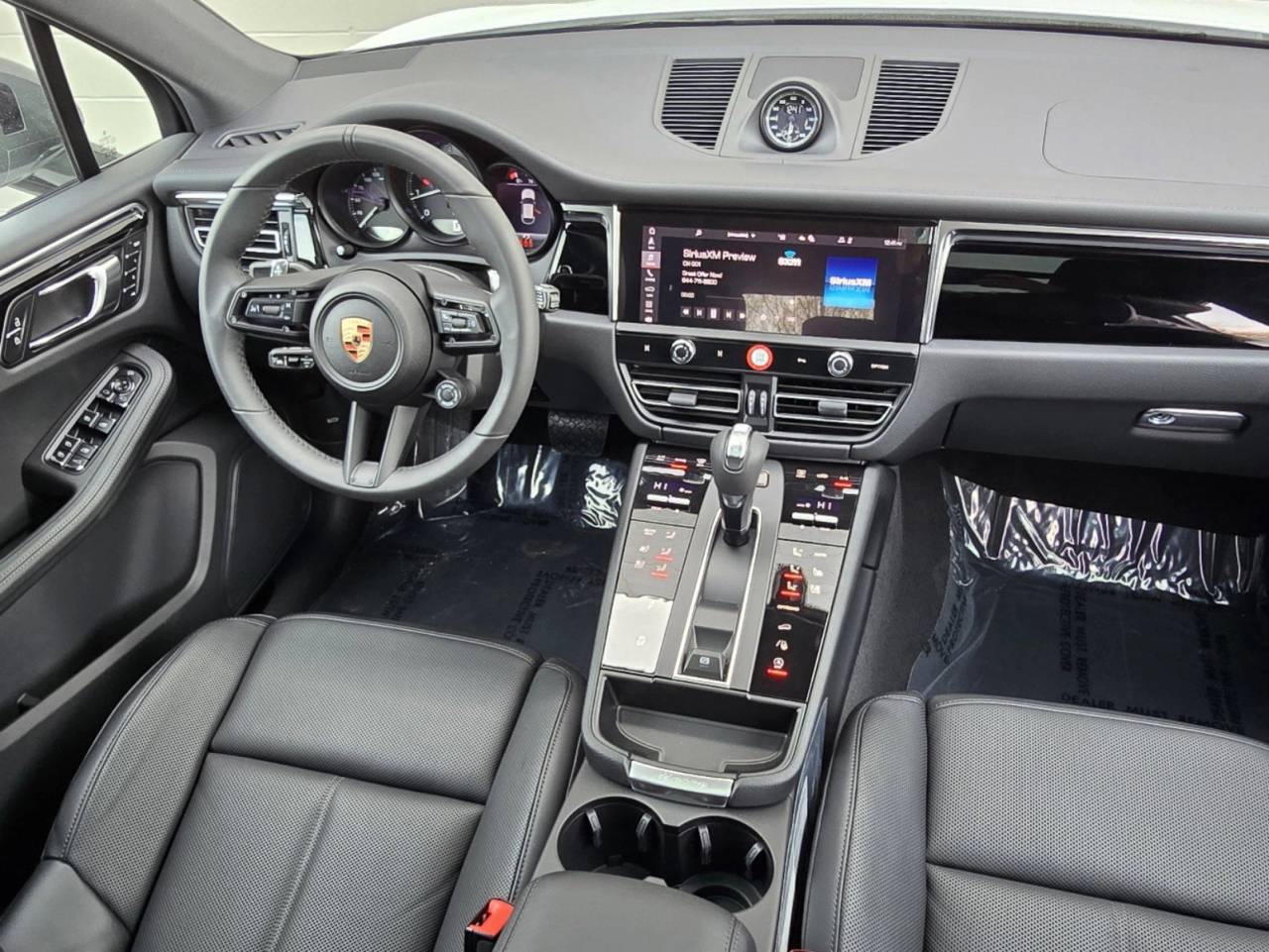 2025 Porsche Macan T photo 11