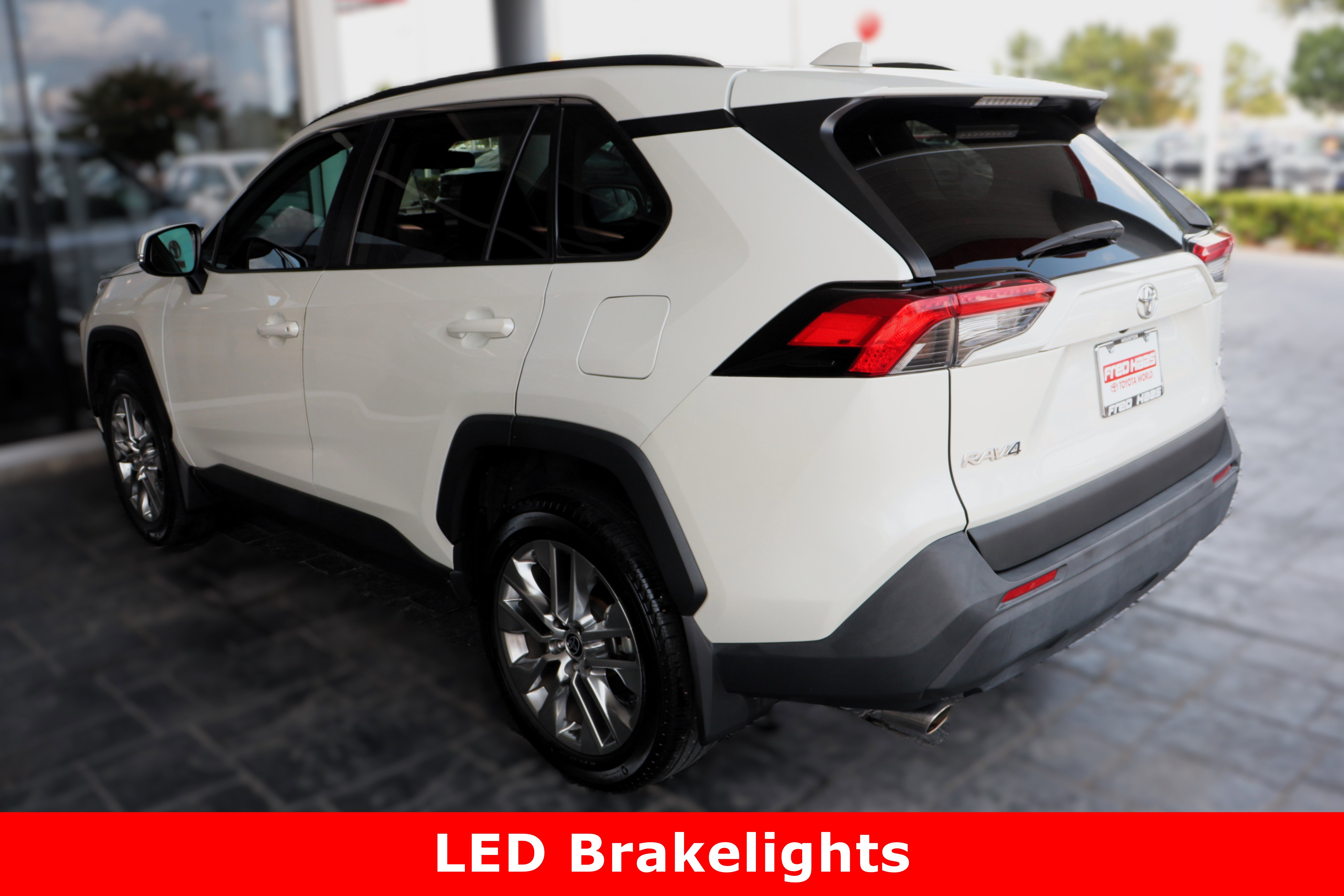 2022 Toyota RAV4 XLE Premium photo 4