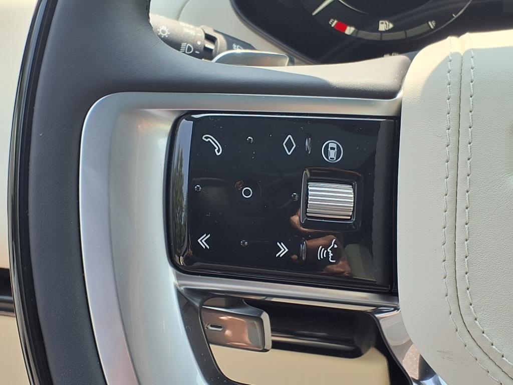 2025 Land Rover Range Rover SE photo 15