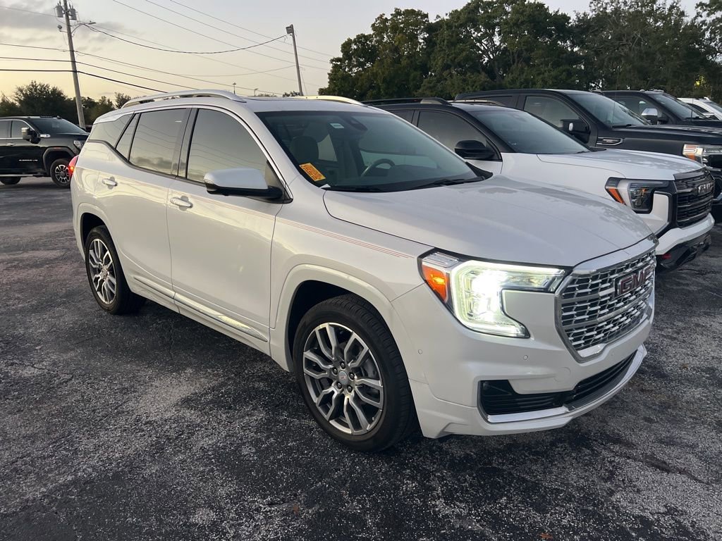 2023 GMC Terrain Denali's photo
