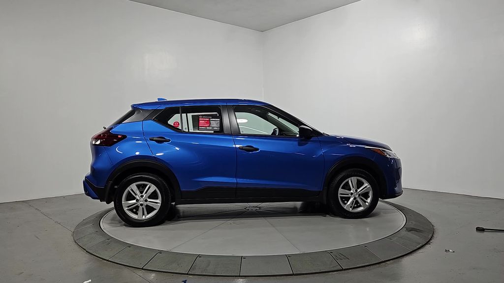 2024 Nissan Kicks S photo 6