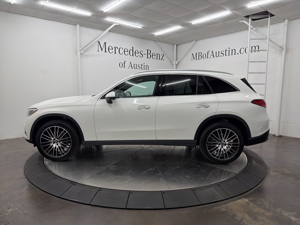 2026 Mercedes Benz GLC 300 photo 3